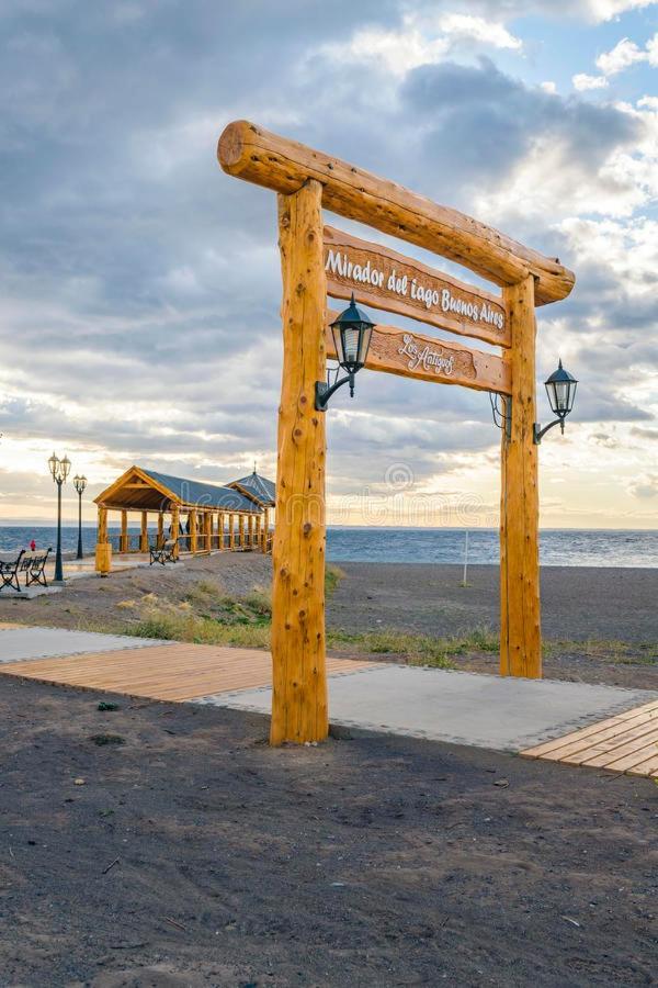 Casa Costanera Lago Buenos Aires, Лос Антигос Екстериор снимка